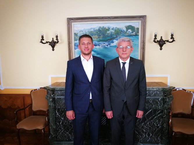 Delegacija OO SDA Zavidovići boravila u posjeti kod bošnjačkog člana Predsjedništva Šefika Džaferovića